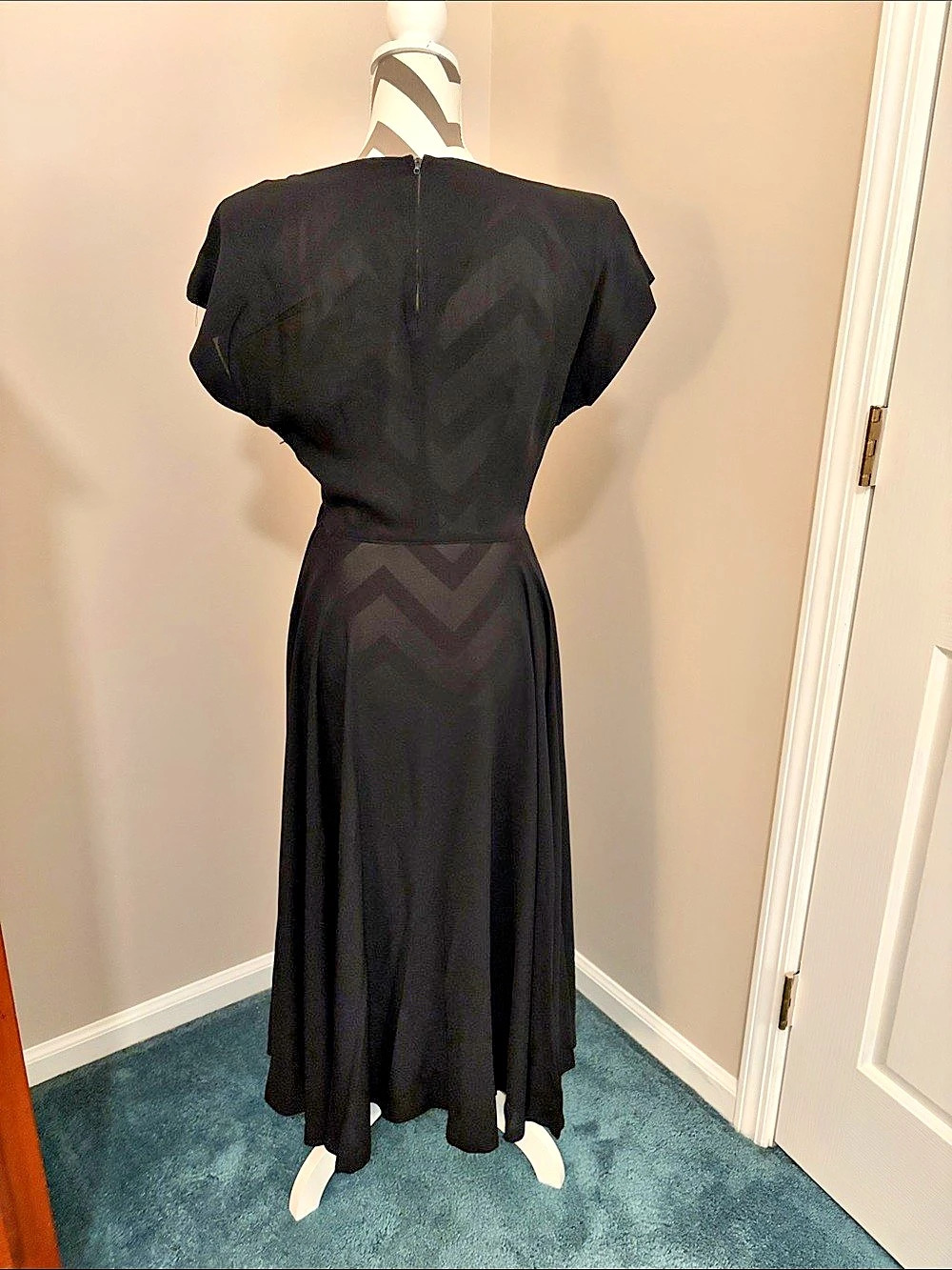 Rare 1940’s black rayon dancing dress. No label, size 4 - Picture 9 of 11